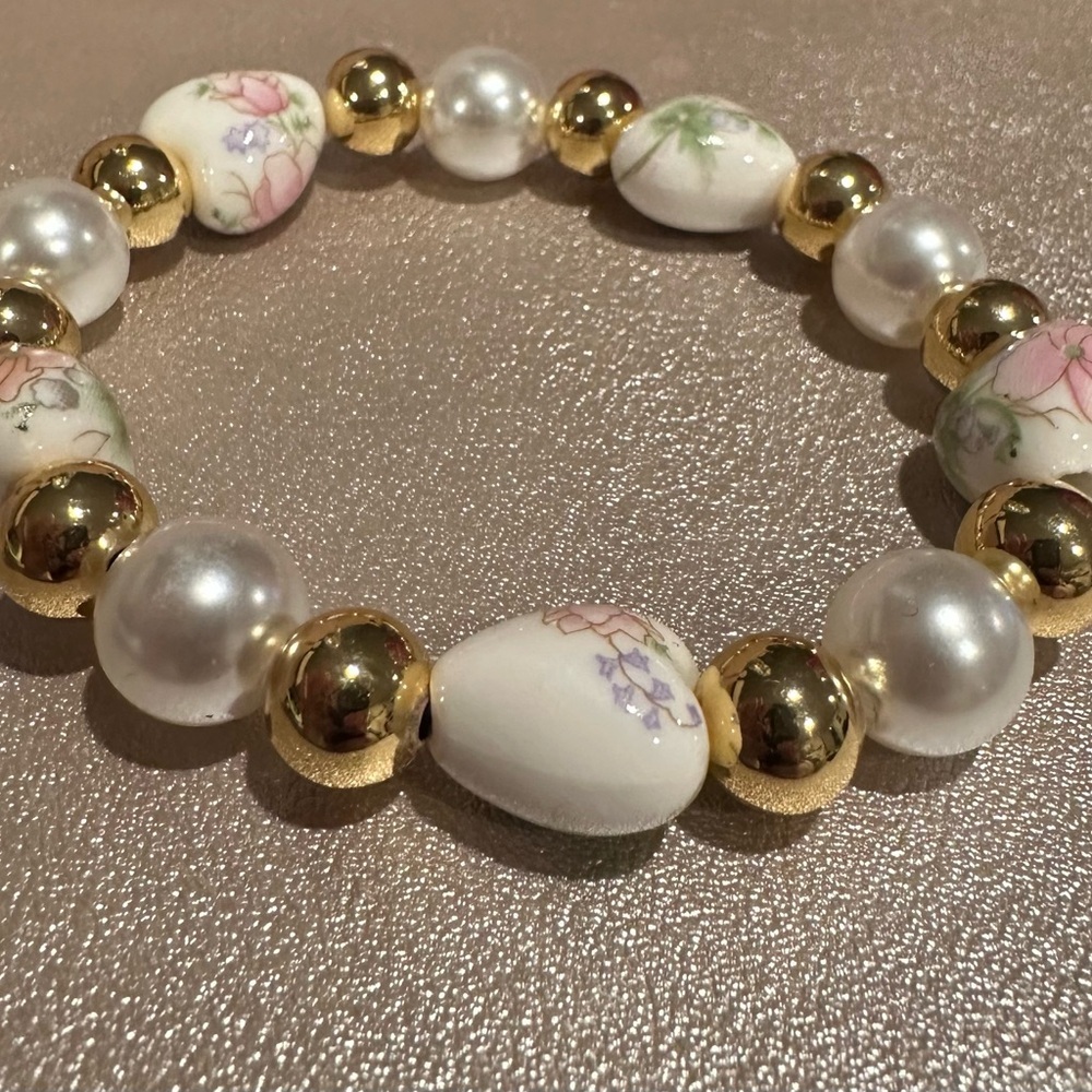Floral Pearl and Gold Beaded Bracelet - Picture 2 of 5